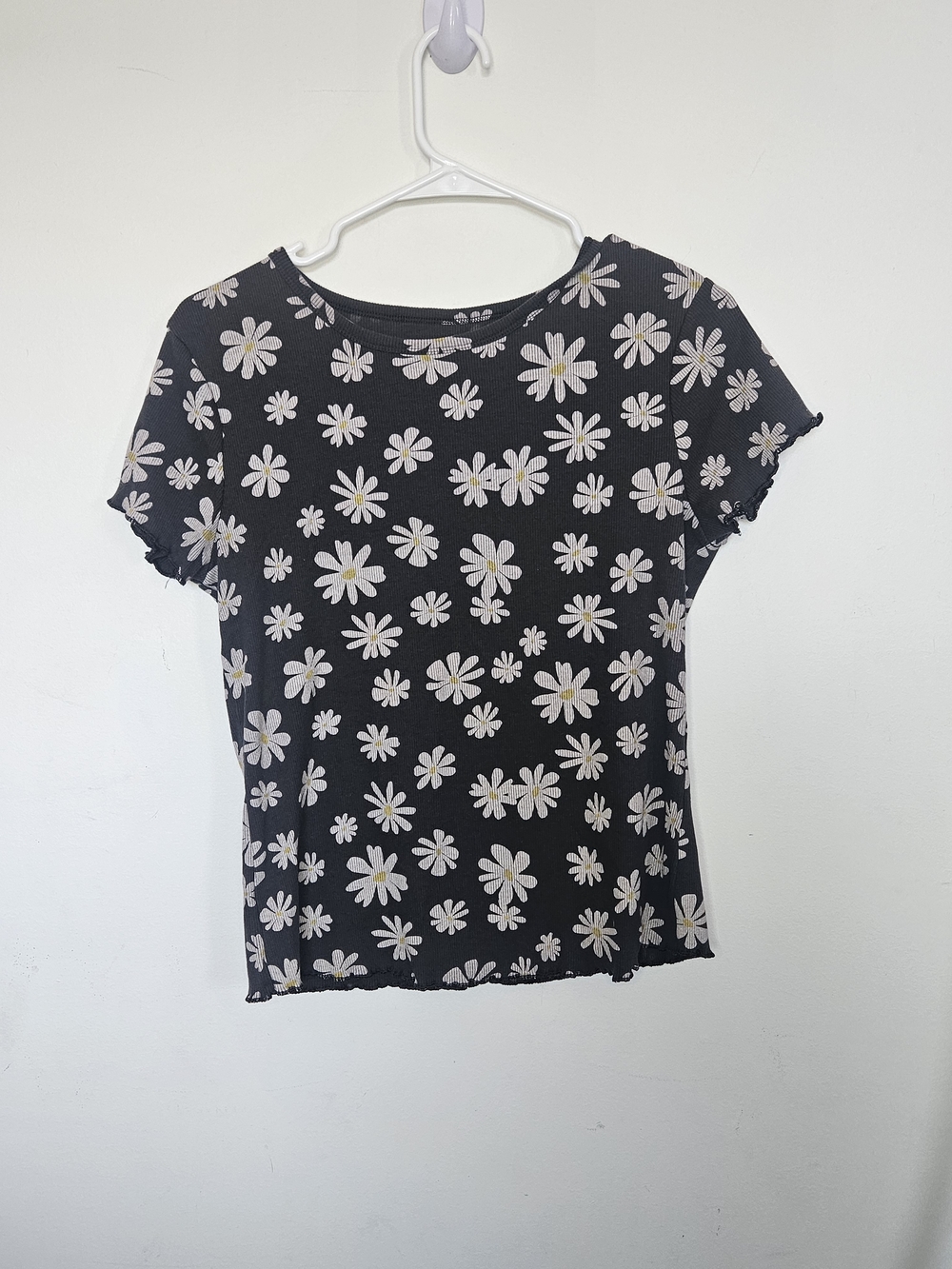 mySTYLE Floral Daisy Print Ribbed Knit Crop Top Short Sleeve Black Large🔥